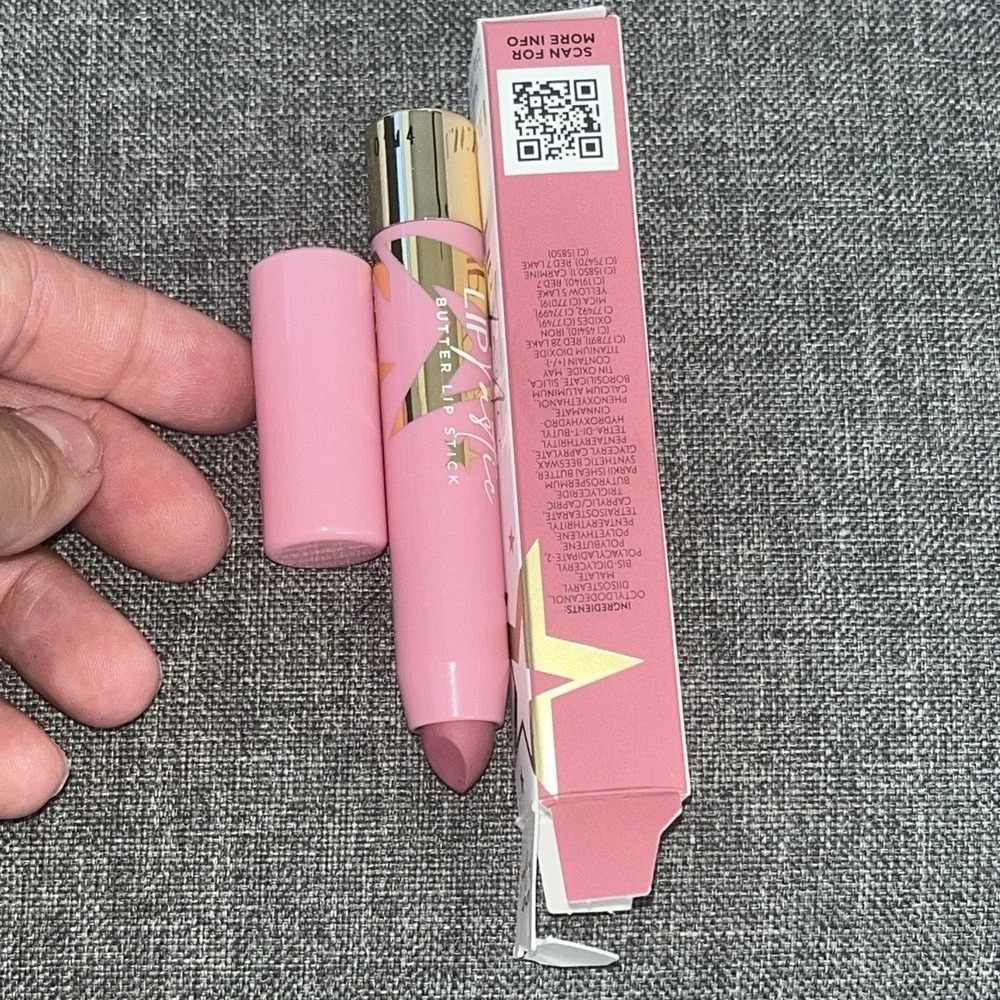 L.W.Y.A - LIPTASTIC BUTTER LIP STICK - MAUVELOUS - 0.09 OZ